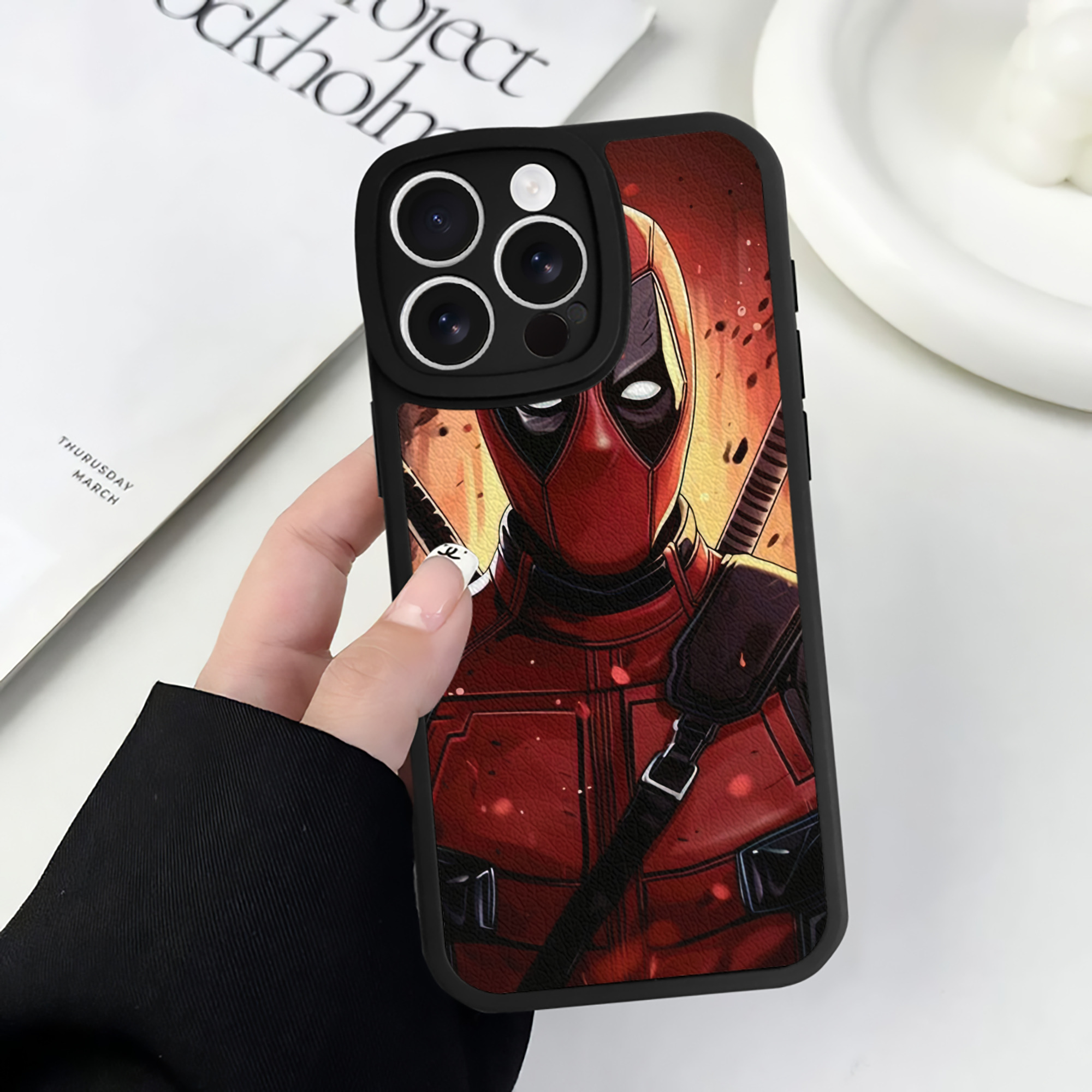 （画像用） Deadpool デッドプール 【iPhone 16シリーズ対応】シリコンスマホケース（レザー調） 材質：シリコン